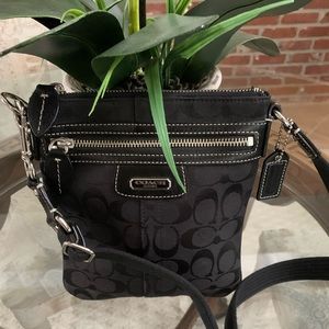 COACH PENELOPE SIGNATURE SWING CROSSBODY BAG!🖤💜